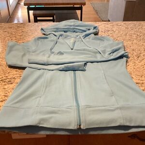 Tek Gear hooded zipper light weight jacket.